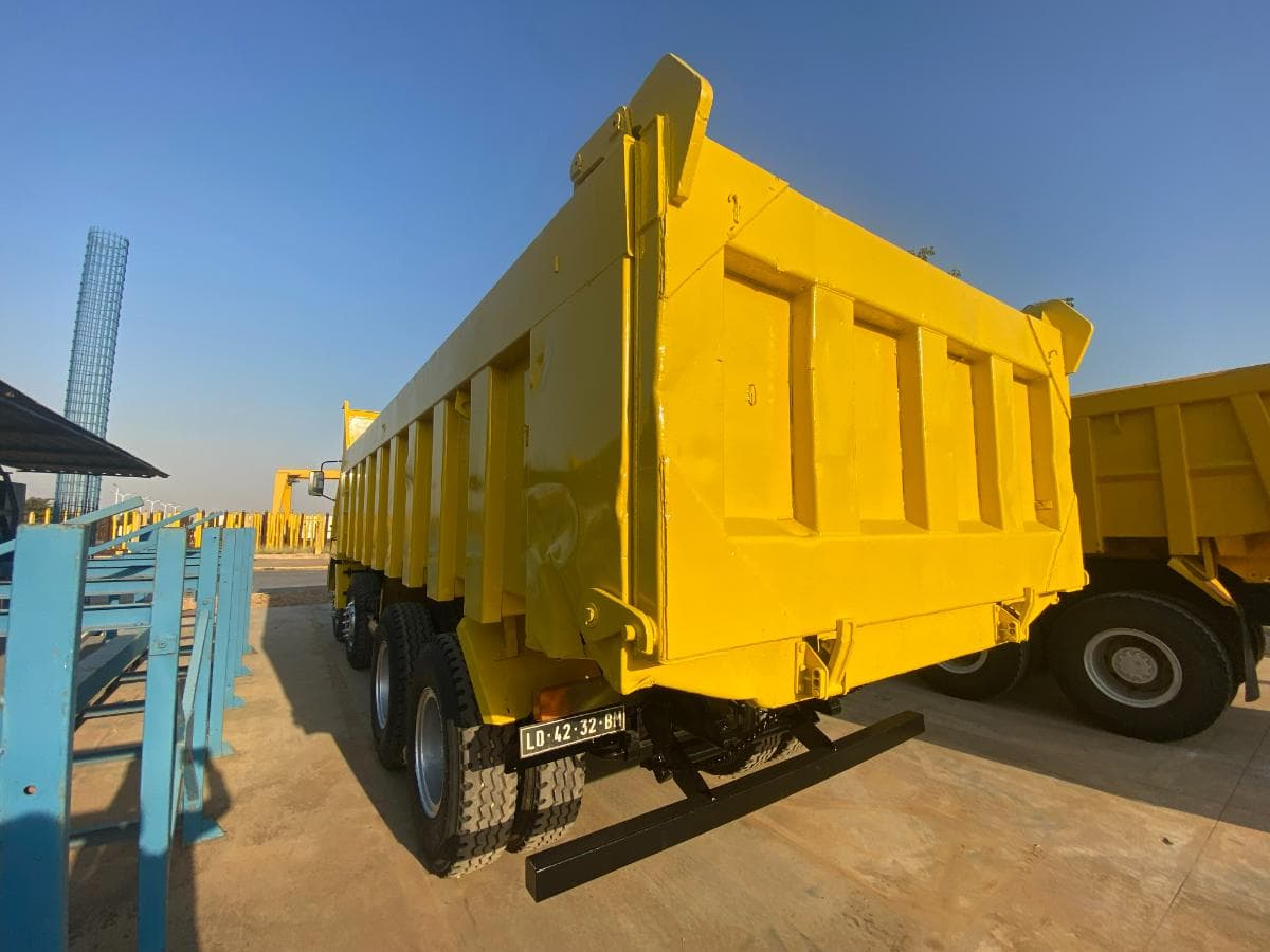 Camião basculante (38 Ton.) · Viana, Luanda. — imagem 7