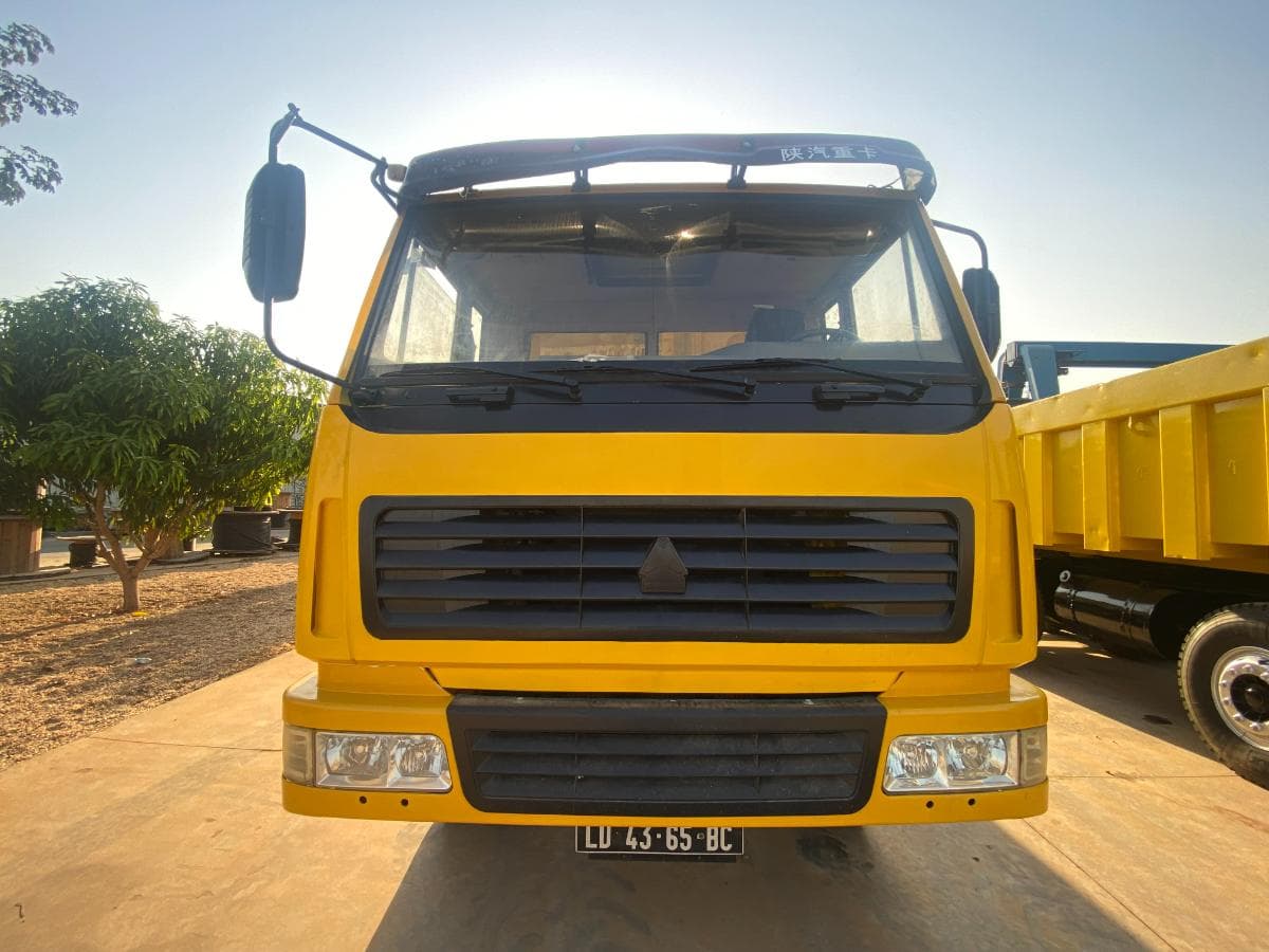 Camião basculante (38 Ton.) · Viana, Luanda. — imagem 2