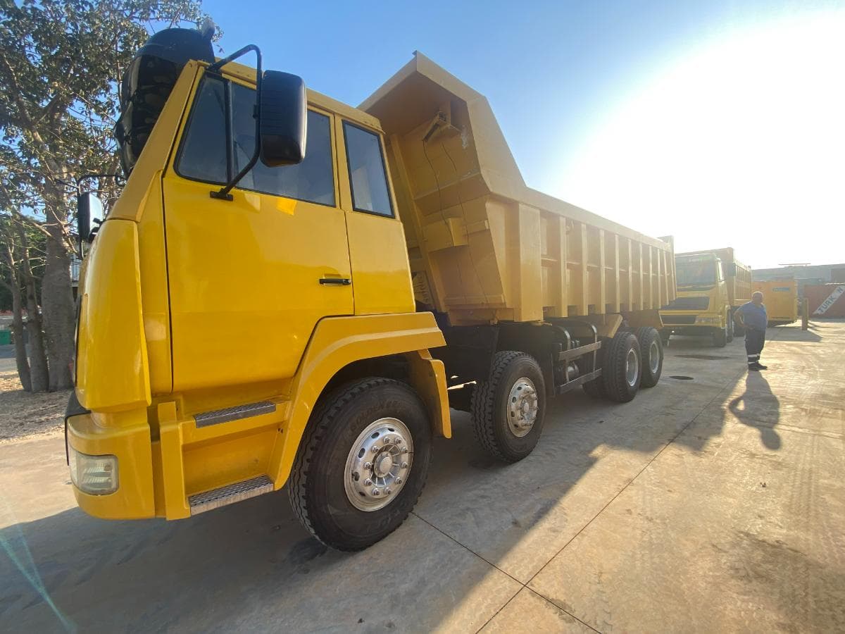 Camião basculante (38 Ton.) · Viana, Luanda. — imagem 15