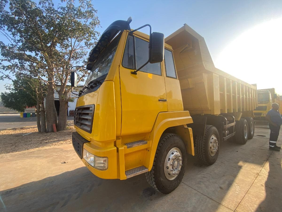 Camião basculante (38 Ton.) · Viana, Luanda. — imagem 16