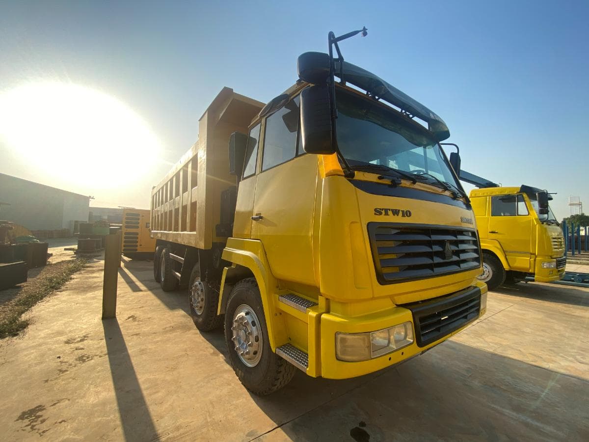 Camião basculante (38 Ton.) · Viana, Luanda. — imagem 2