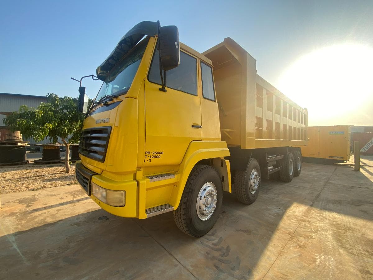 Camião basculante (38 Ton.) · Viana, Luanda. — imagem 1
