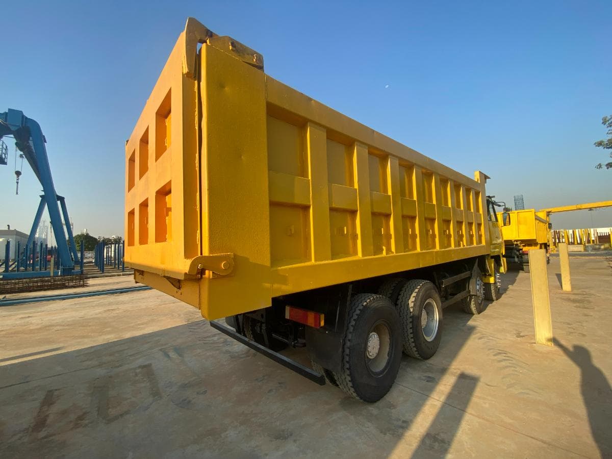 Camião basculante (38 Ton.) · Viana, Luanda. — imagem 4