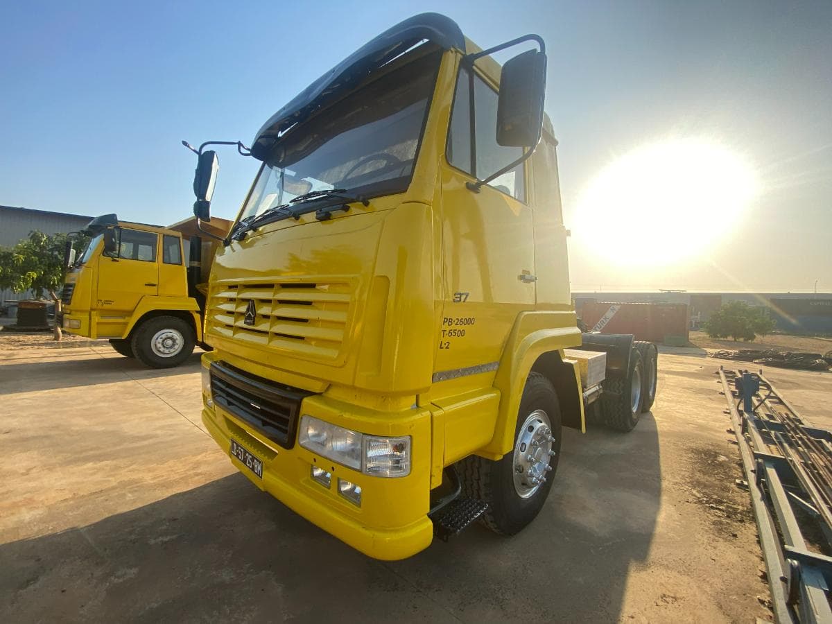 Camião trator (26 Ton.)  · Viana, Luanda. — imagem 1