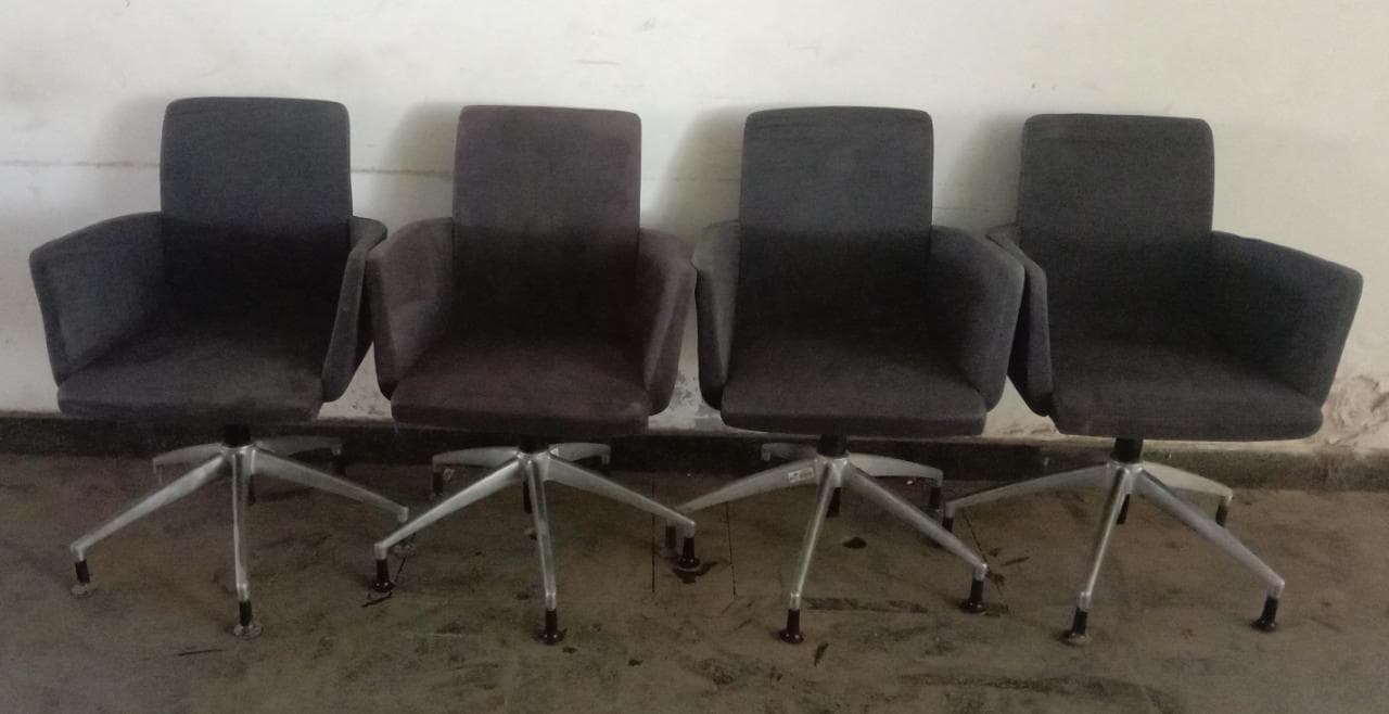 Mobilier de bureau ·