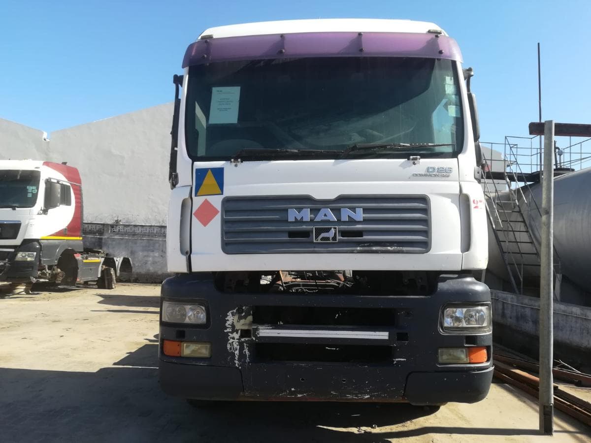 Camião MAN D26 ·