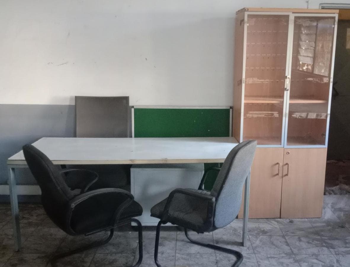 Mobilier de bureau ·