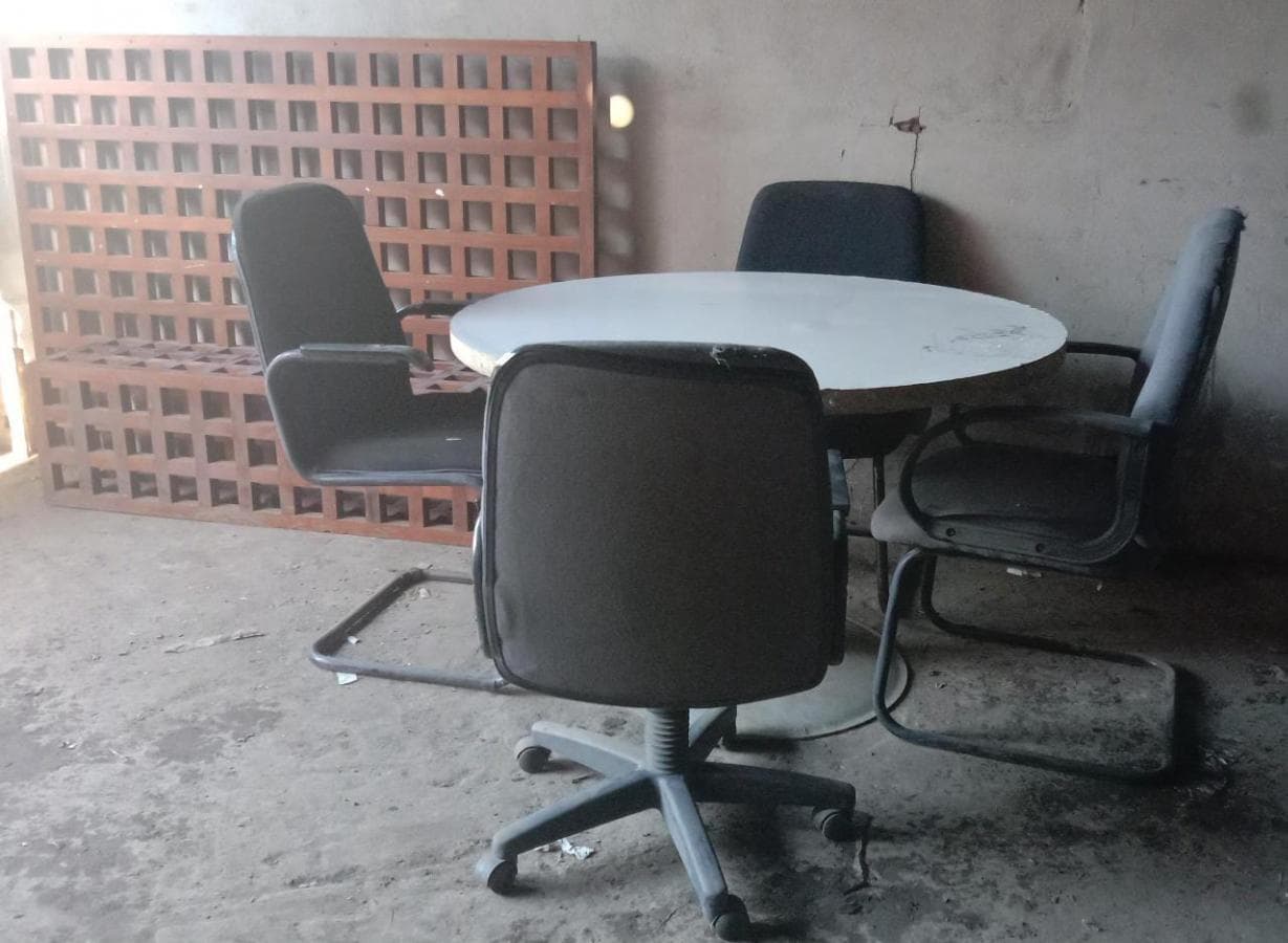 Mobilier de bureau ·
