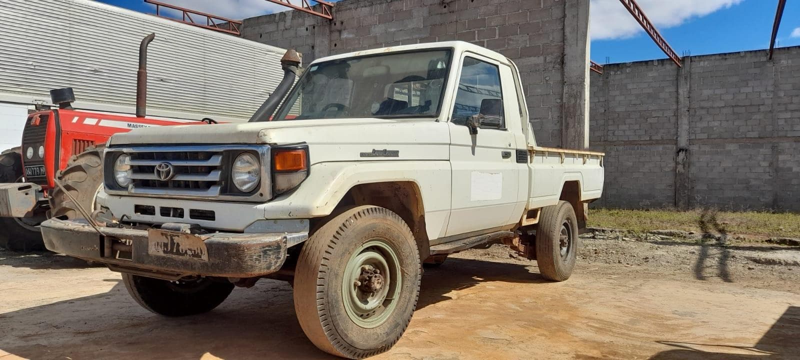 Toyota Land Cruiser ·