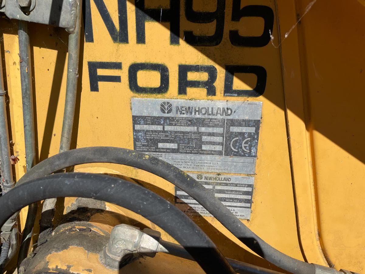 Retroescavadora New Holland NH 95 — image 4
