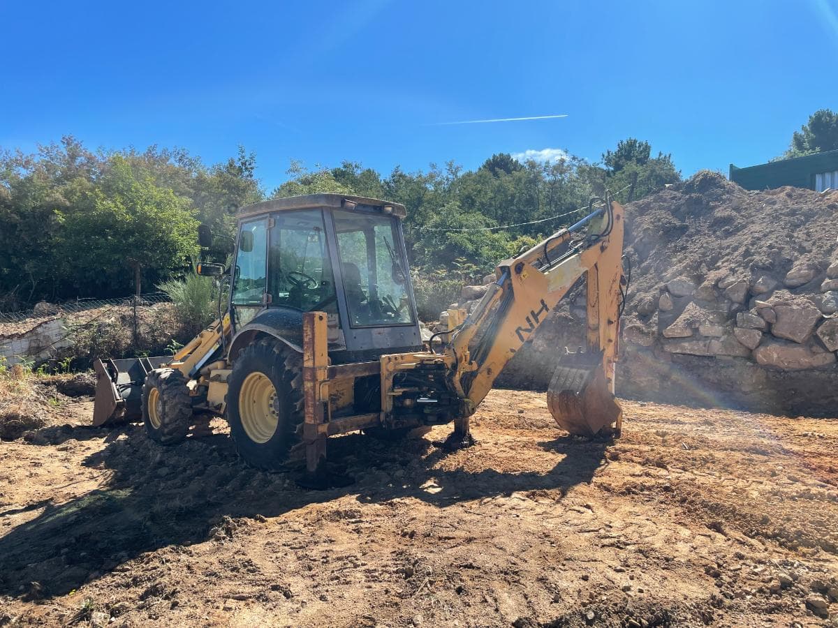 Retroescavadora New Holland NH 95 — image 3