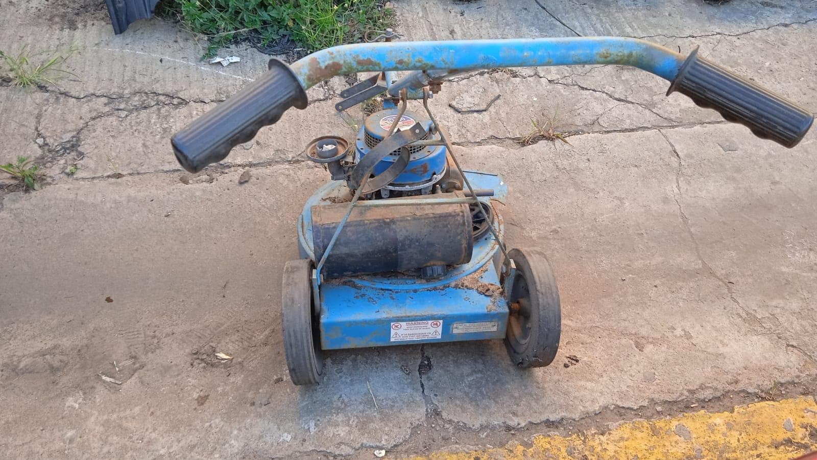 Máquina de cortar relva · — image 4