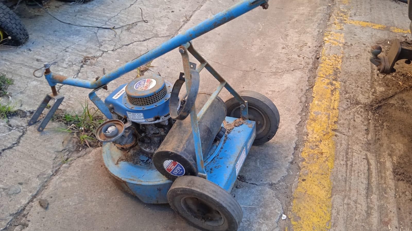 Máquina de cortar relva · — image 3