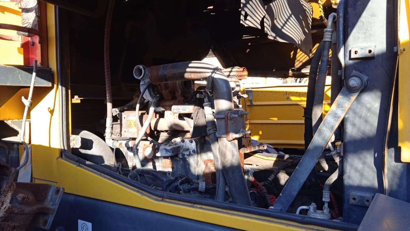 Escavadeira Caterpillar D4 · — imagen 6