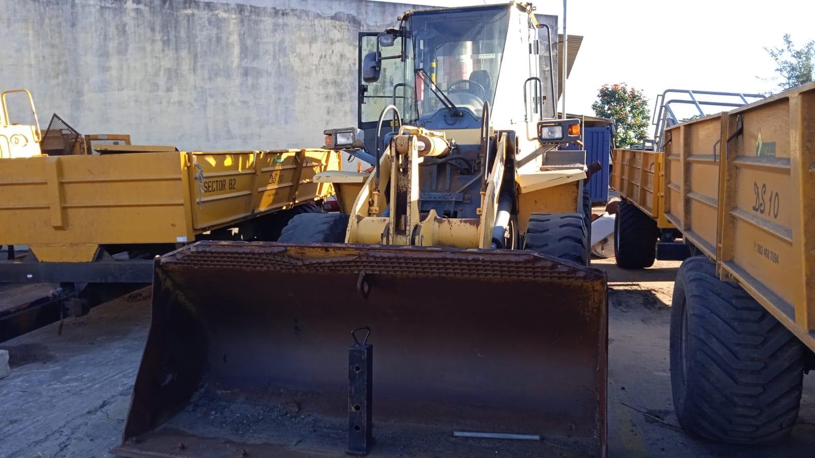 Escavadeira Komatsu WA200 · — imagem 2