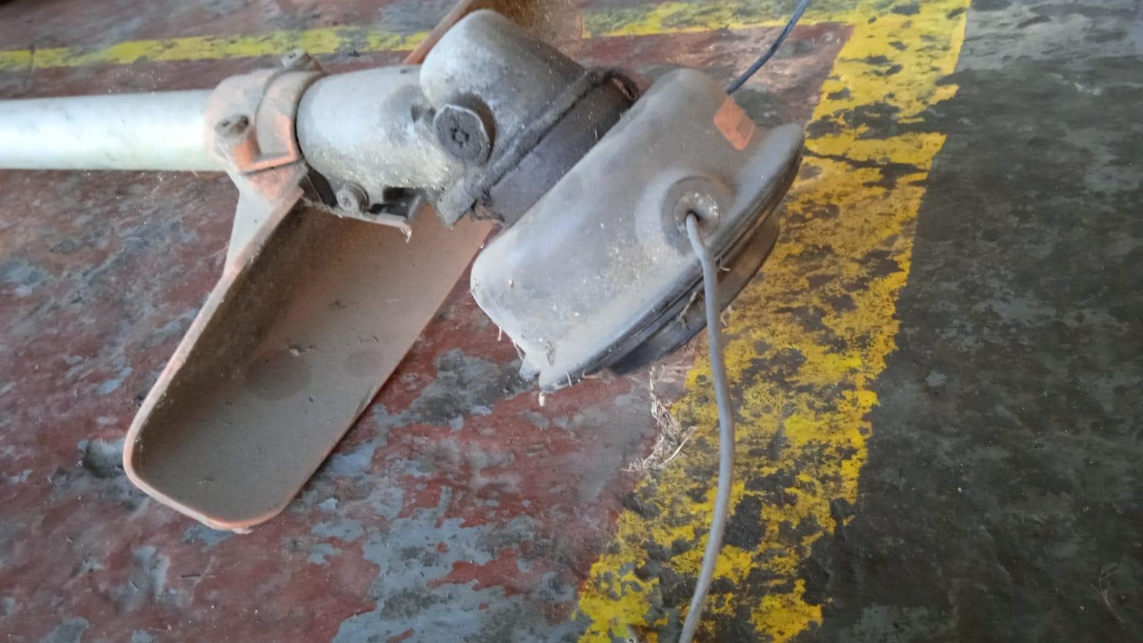 Máquina de cortar relva · — imagen 3