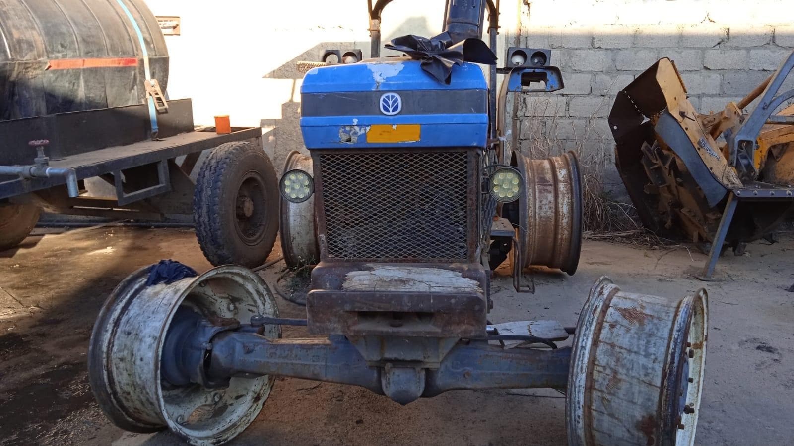 Tractor New Holland 8010S · — image 7