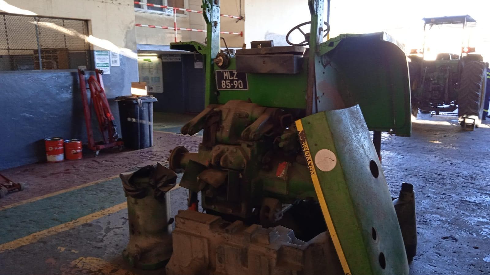 Tractor John Deere 6403 · — imagen 2