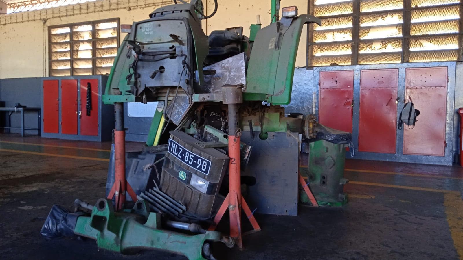 Tractor John Deere 6403 · — imagen 5