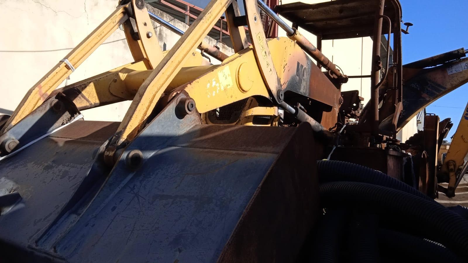 Retroescavadeira Komatsu · — imagen 2