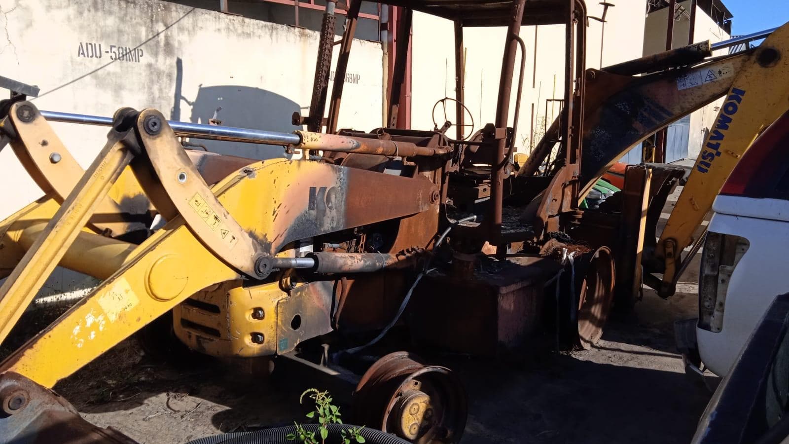 Retroescavadeira Komatsu · — imagen 1