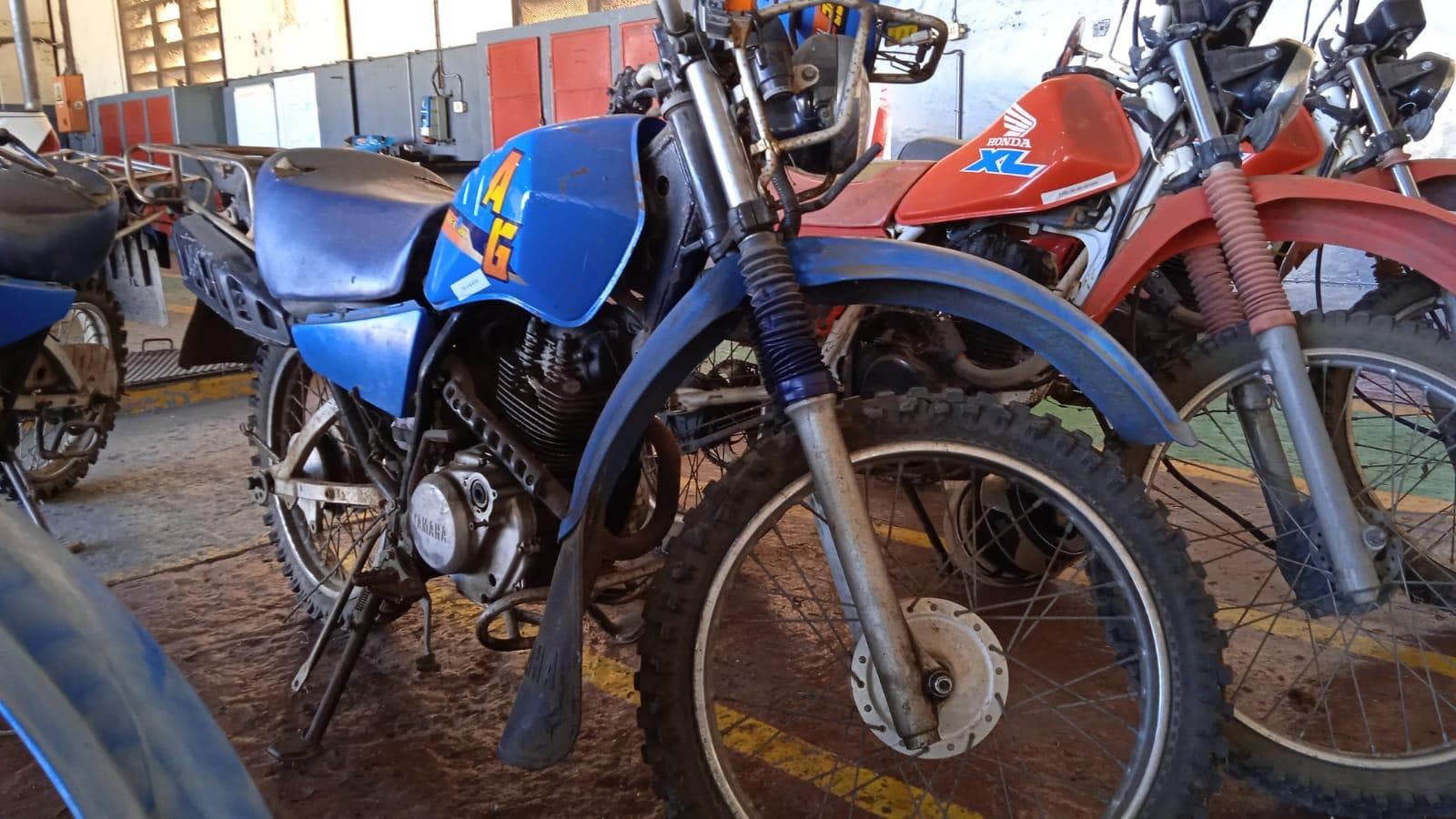Yamaha AG 200 ·