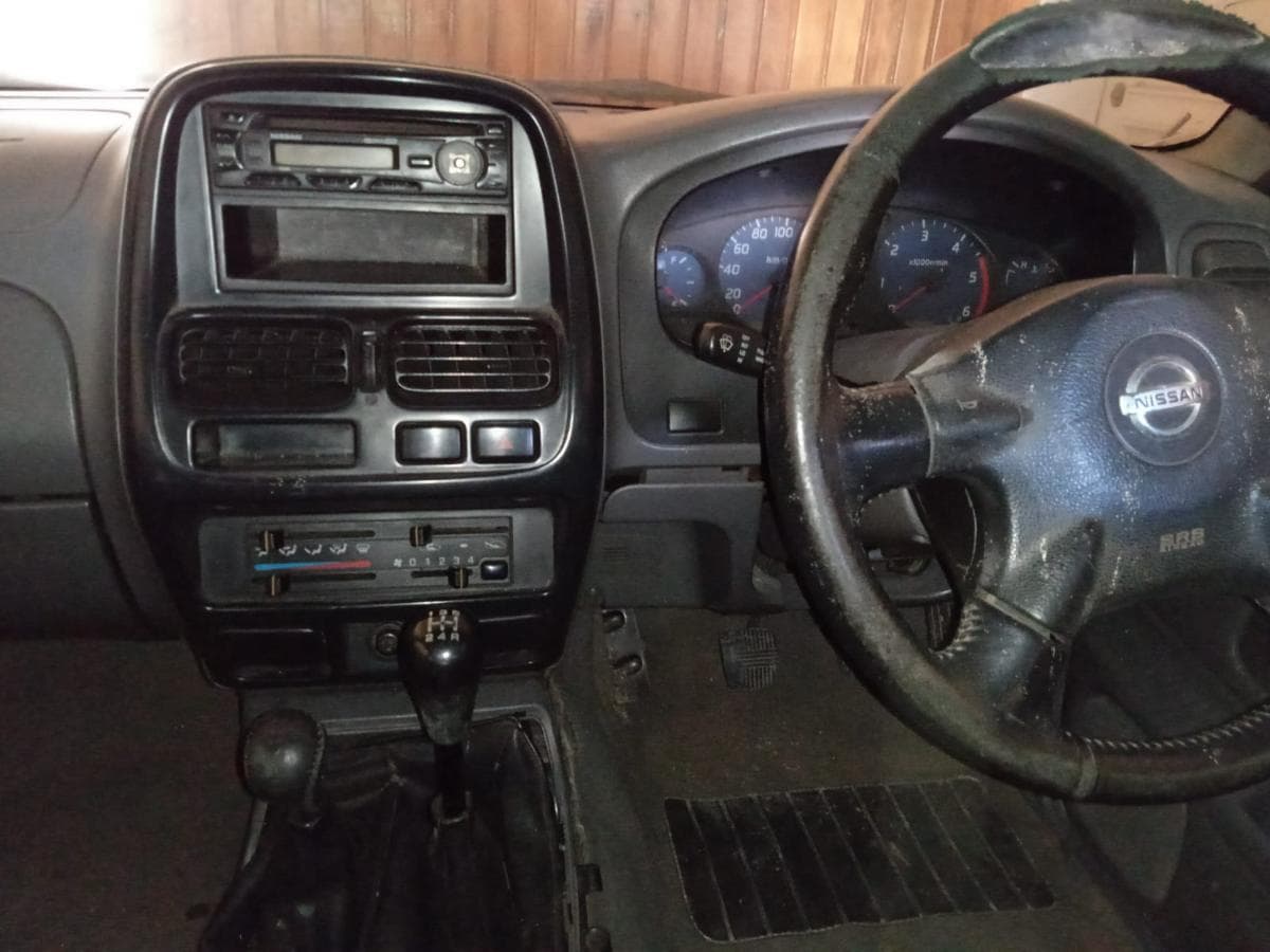 NIssan Hardbody · — imagem 7