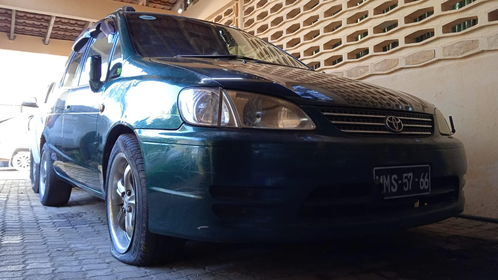 Toyota Spacio · — imagem 2