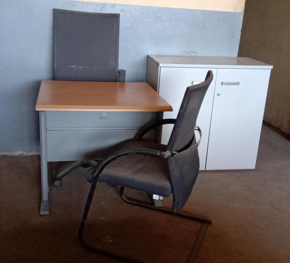 Mobiliário de escritório ·