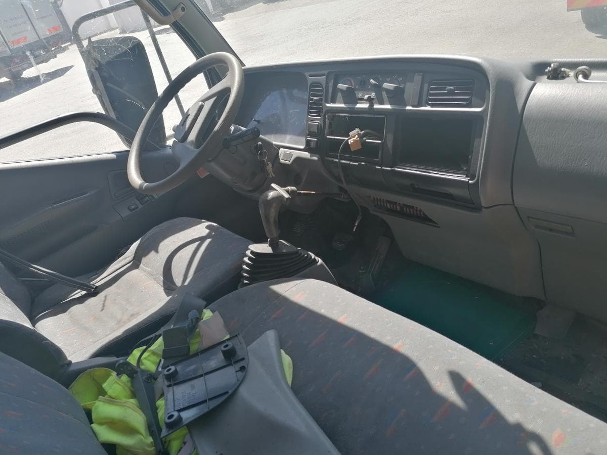 Mitsubishi Canter — image 11