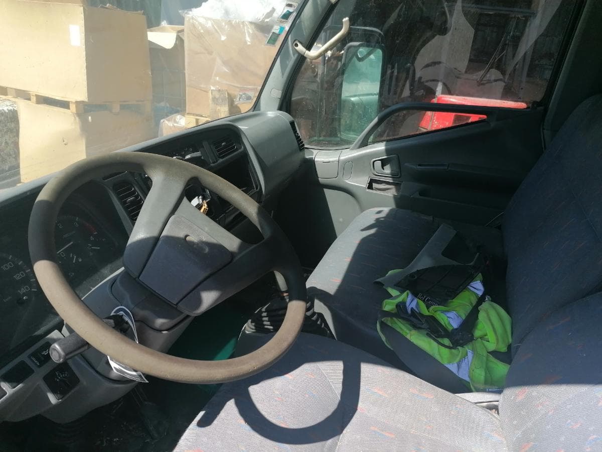 Mitsubishi Canter — image 10
