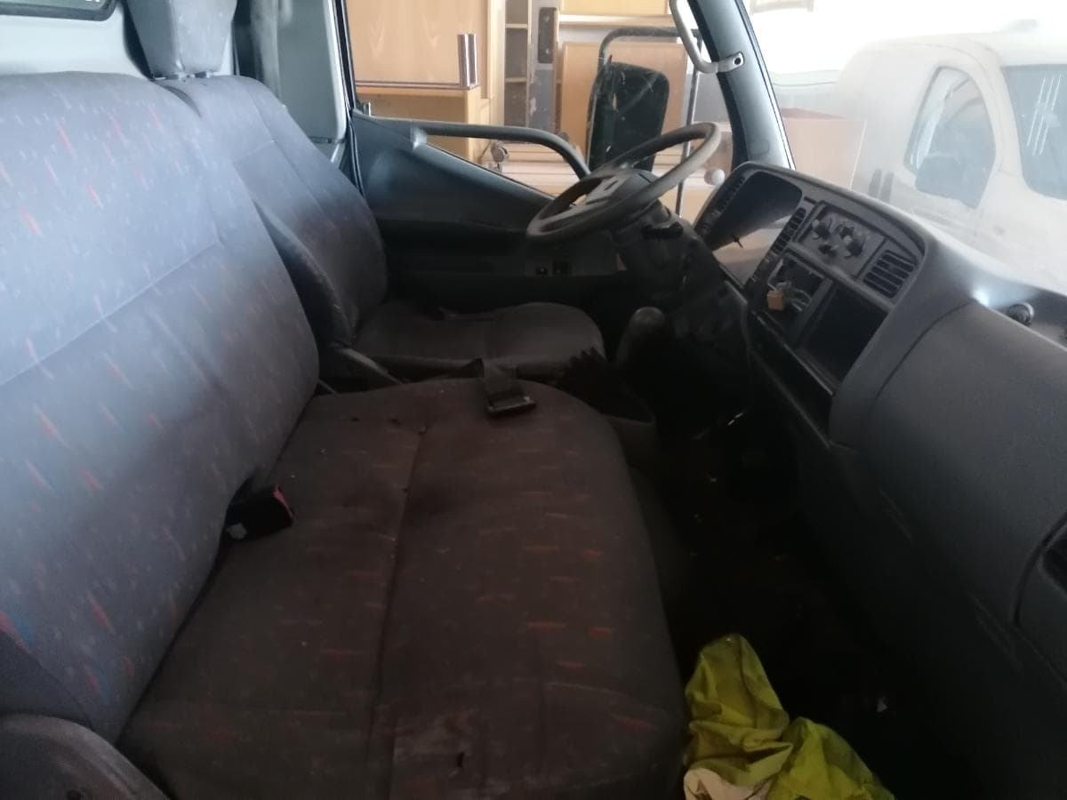 Mitsubishi Canter — image 13