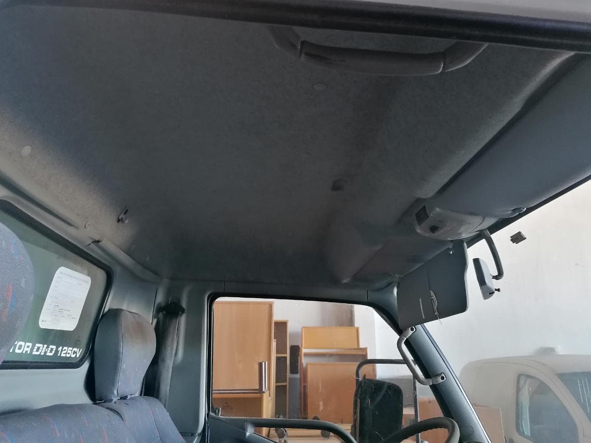 Mitsubishi Canter — image 15
