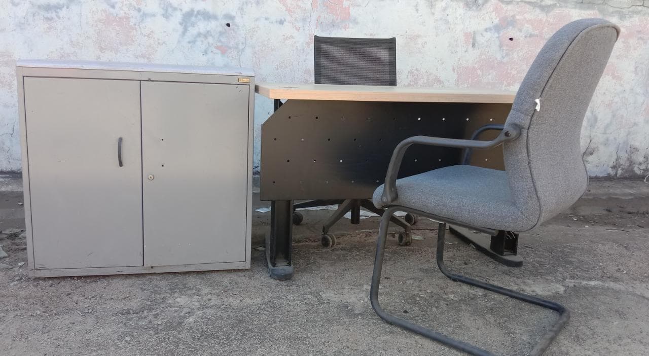 Mobiliário de escritório ·
