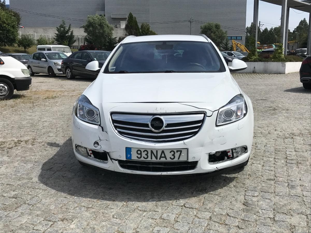 Opel Insígnia 2.0TDCI · Ano 2012 — imagem 2