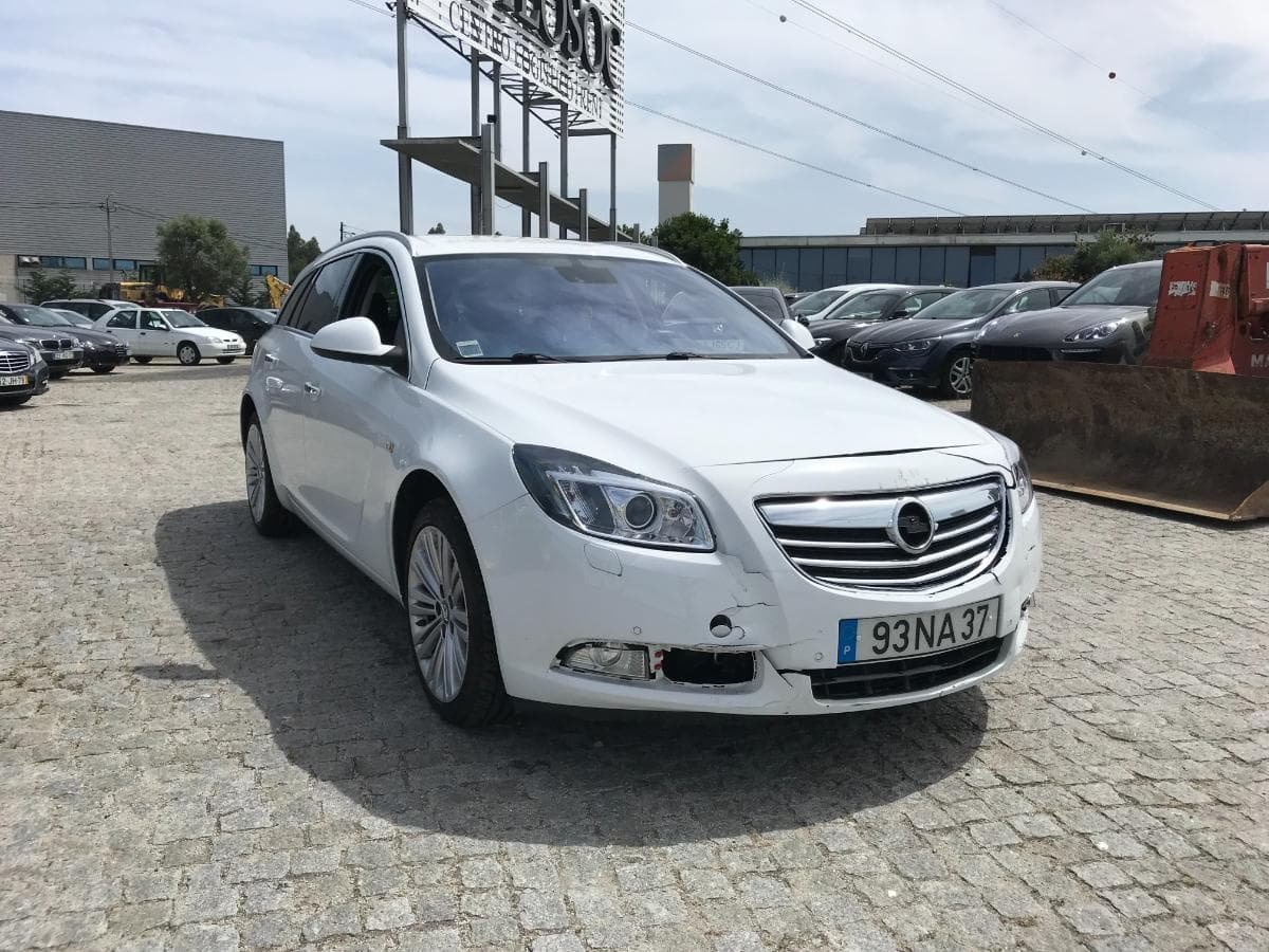Opel Insígnia 2.0TDCI · Ano 2012 — imagem 1