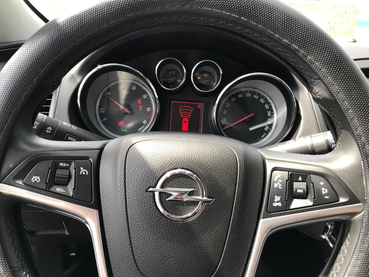 Opel Insígnia 2.0TDCI · Ano 2012 — imagem 38