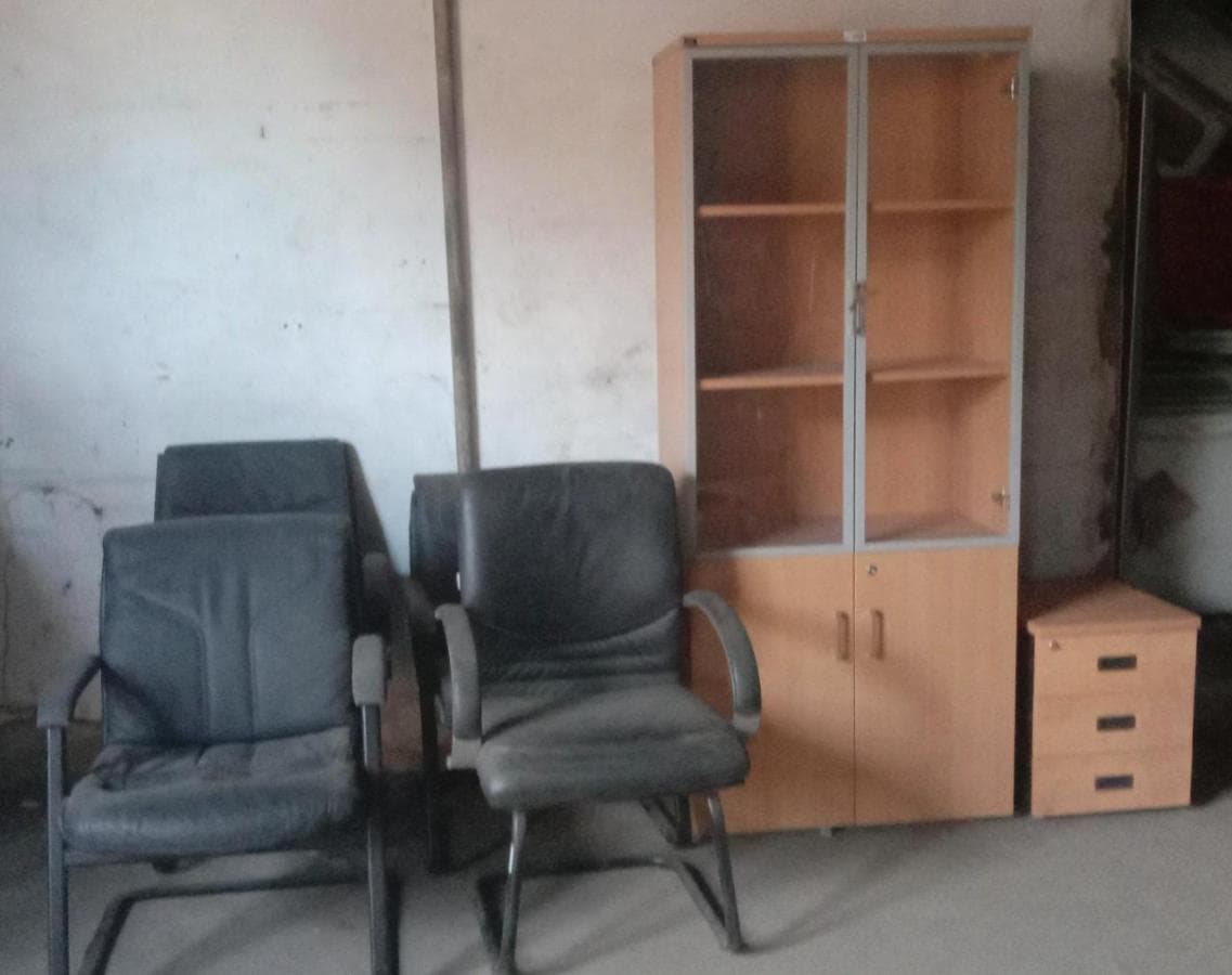 Mobilier de bureau · — image 1