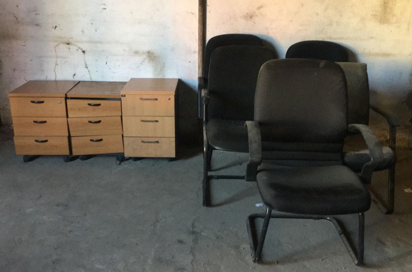 Mobilier de bureau ·
