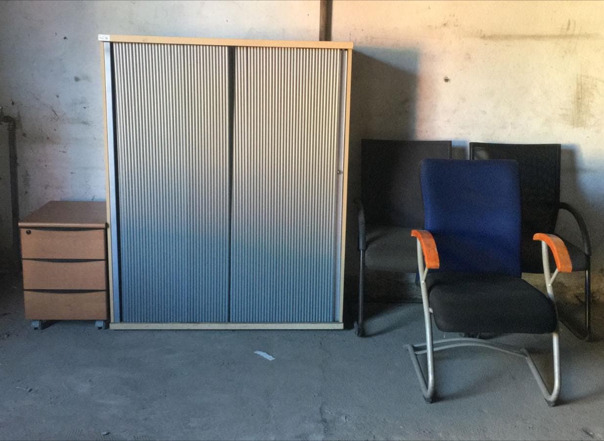 Mobilier de bureau · — image 1