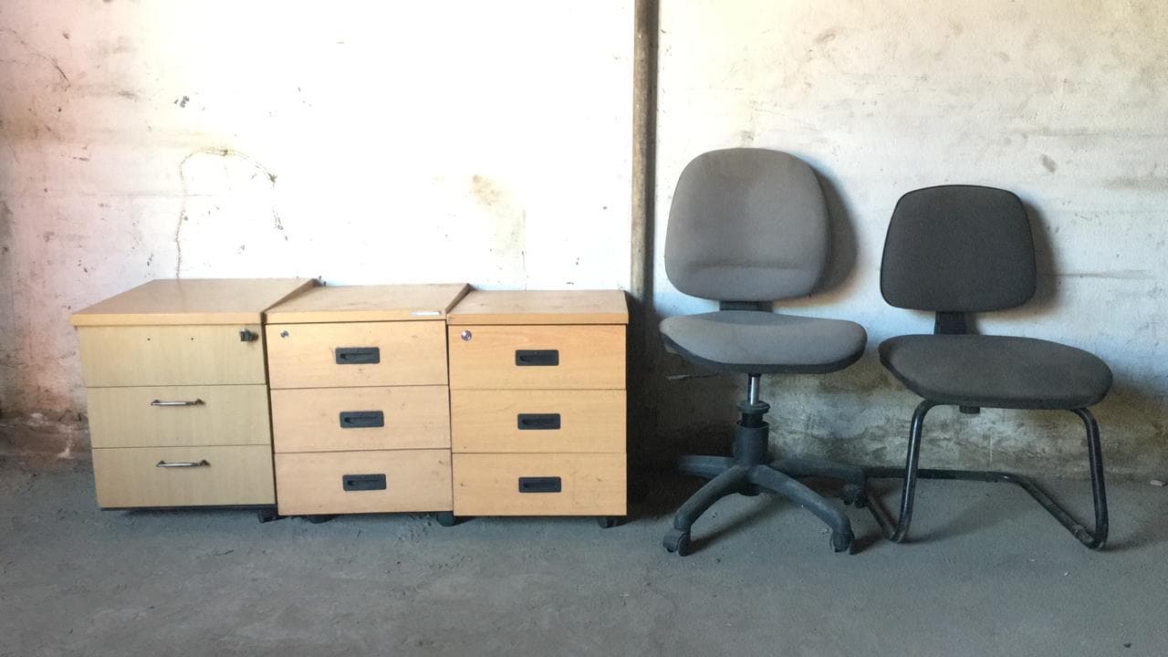 Mobilier de bureau · — image 1