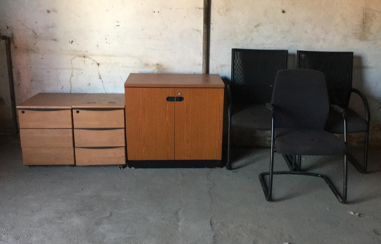 Mobilier de bureau · — image 1