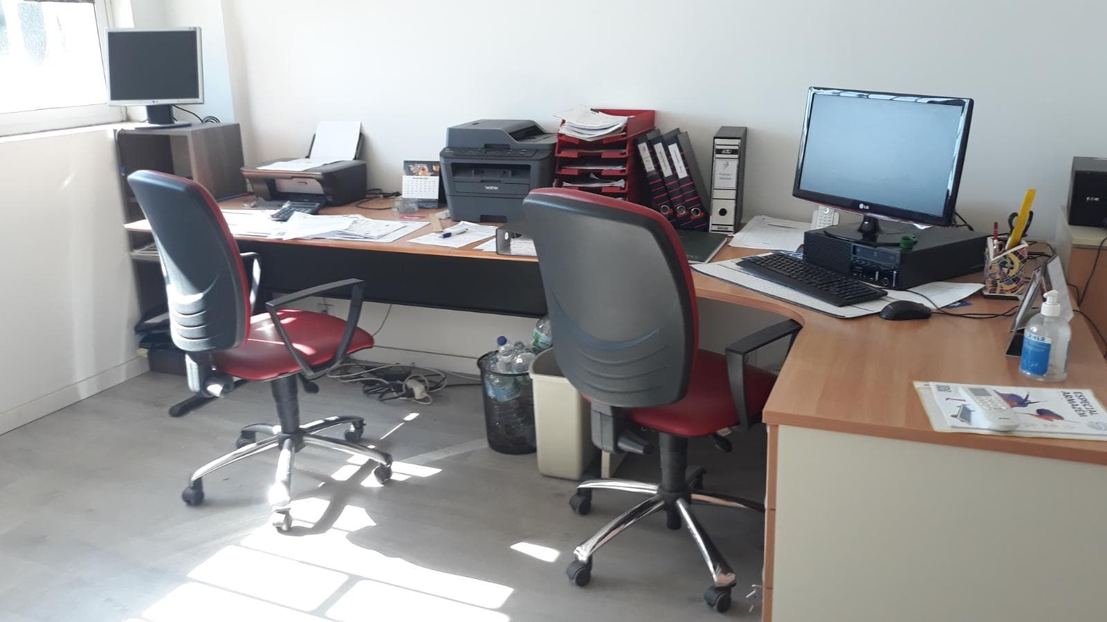 Mobiliário e Equipamento de escritório