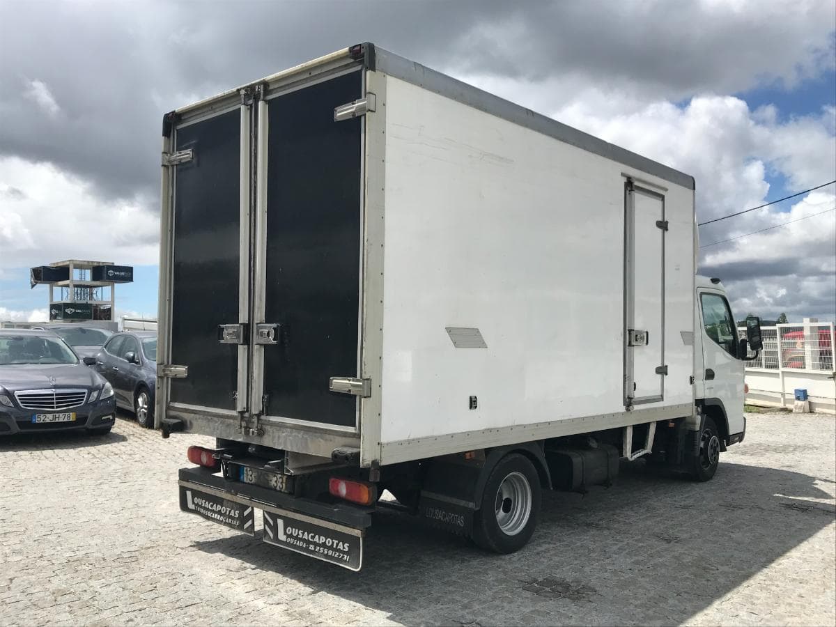 Mitsubishi Canter · Ano 2012 — imagem 4