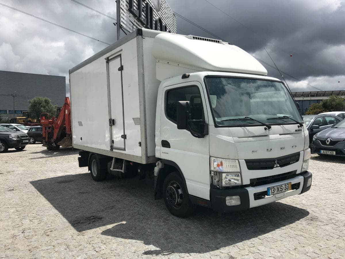 Mitsubishi Canter · Ano 2012 — imagem 1