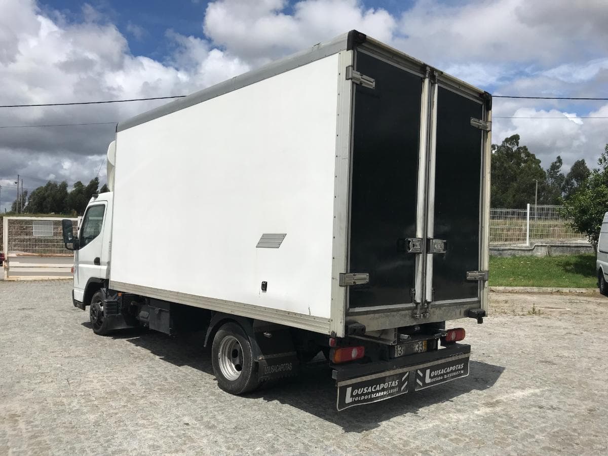 Mitsubishi Canter · Ano 2012 — imagem 6