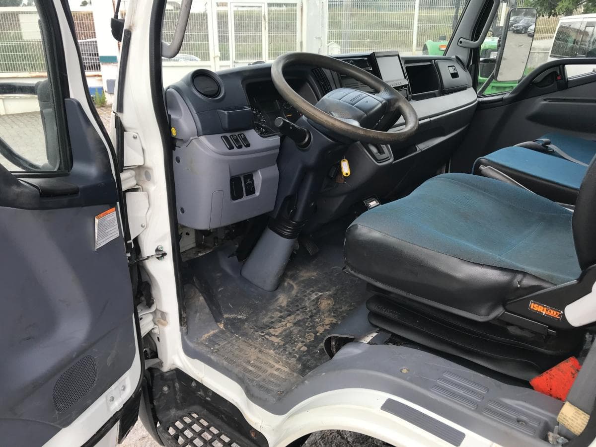 Mitsubishi Canter · Ano 2012 — imagem 17