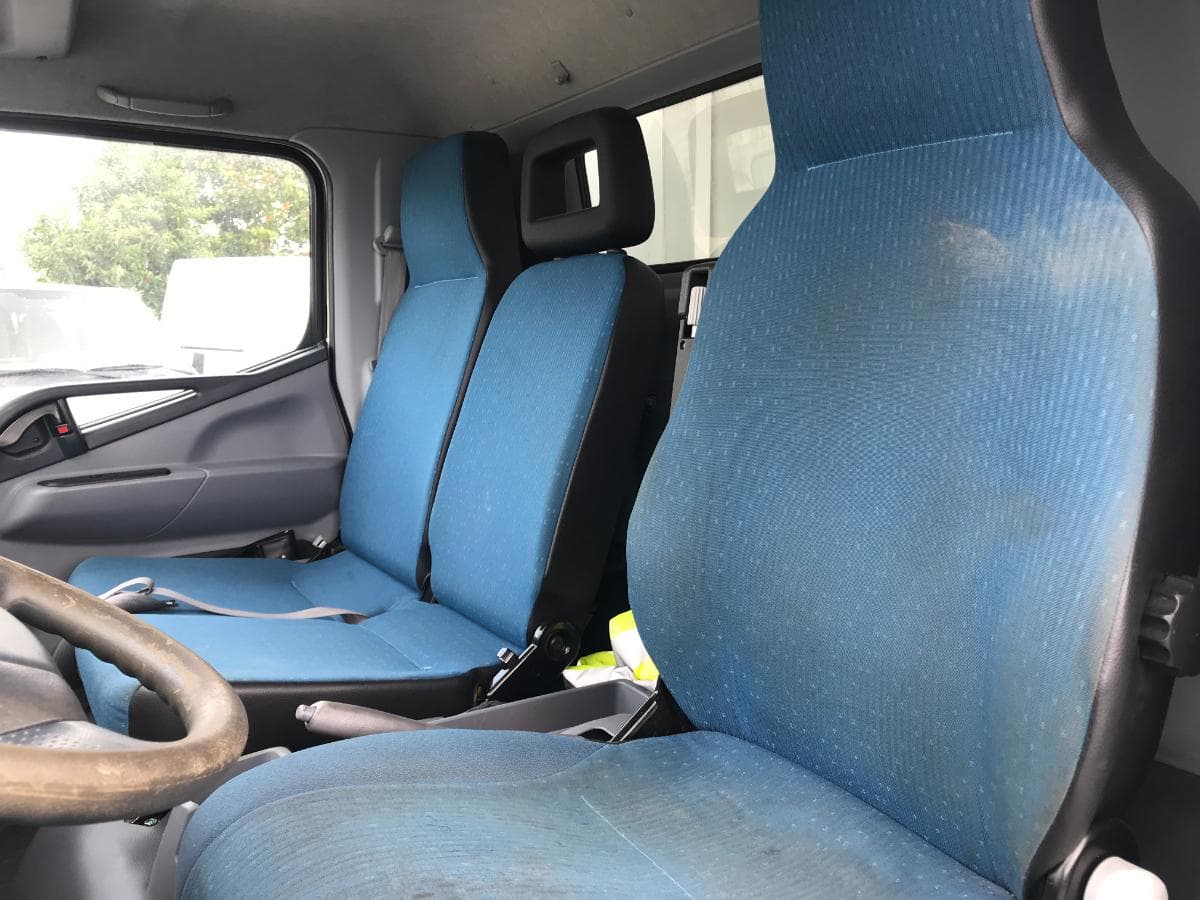 Mitsubishi Canter · Ano 2012 — imagem 26