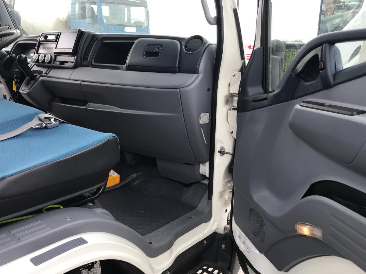 Mitsubishi Canter · Ano 2012 — imagem 30