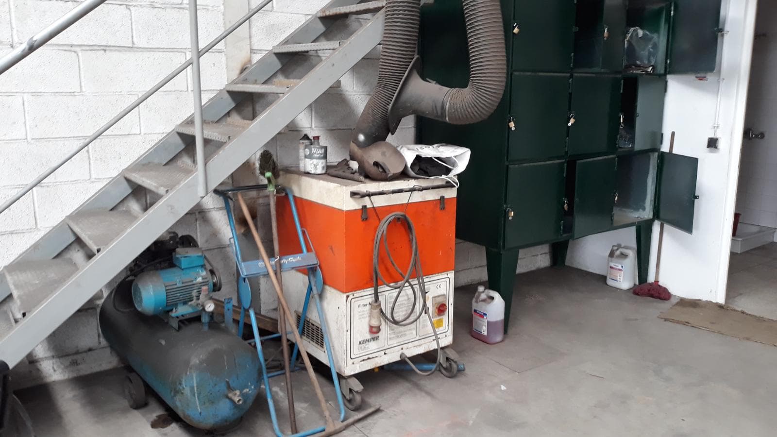 Aparelho de soldar · Compressor de ar — imagem 1